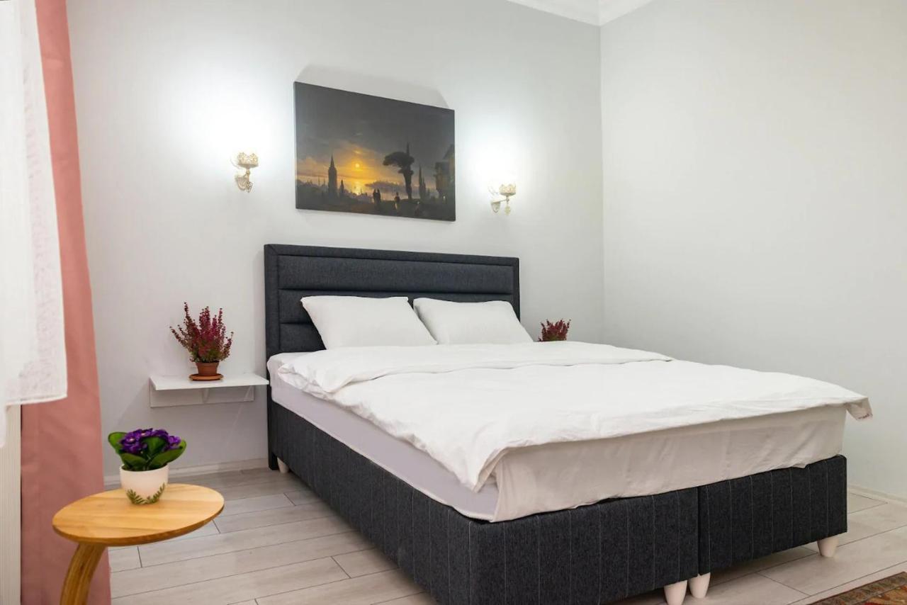 Downtown Two-Bedrom Apartment Tiflis Exterior foto